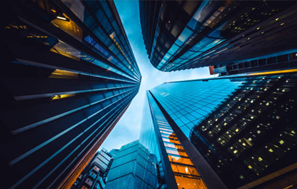 <strong>Empresas y multi-sede</strong><br>Comunicaciones centralizadas, escalables y seguras.